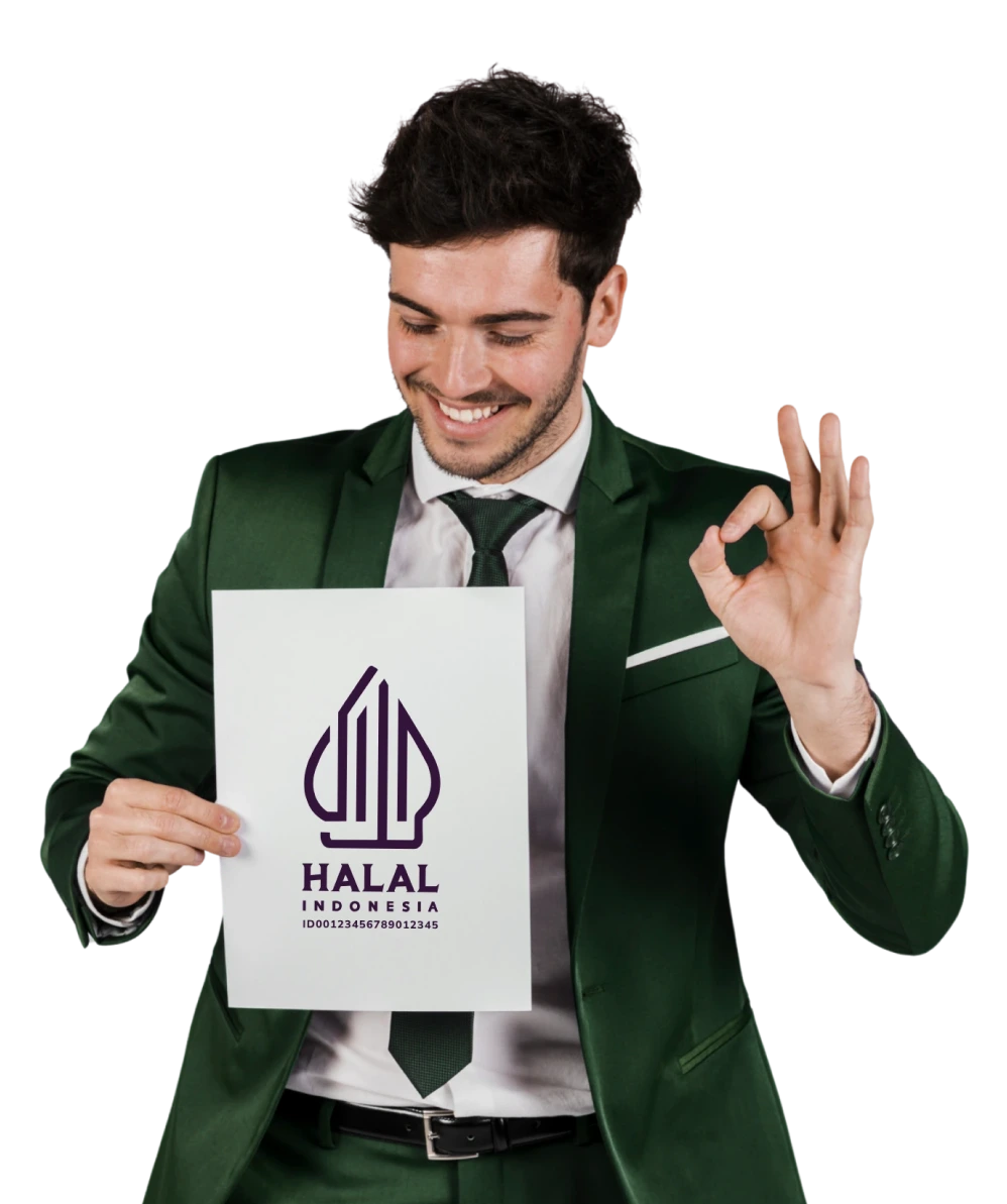 Seorang pria mendapatkan sertifikat halal