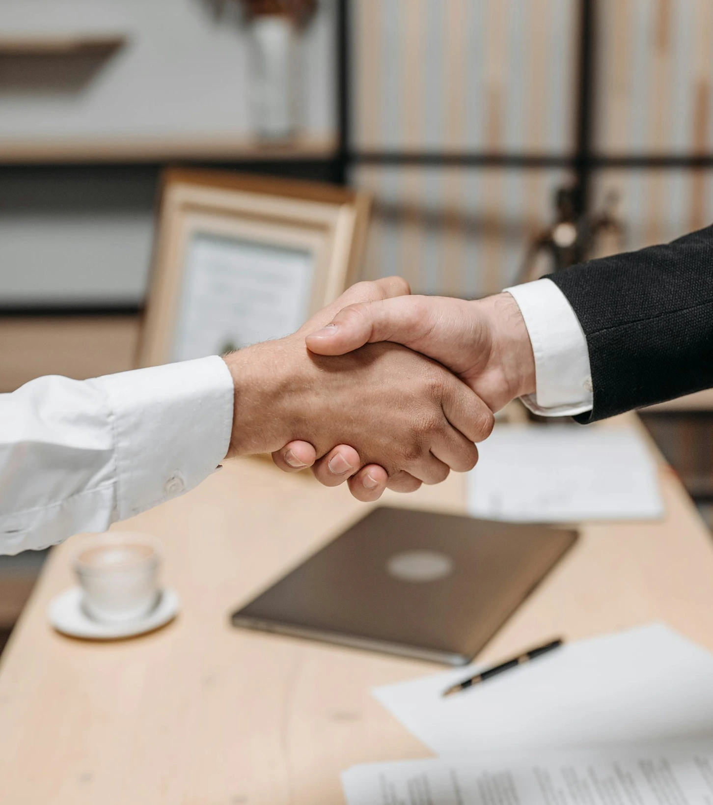 Penghargaan Bersama Halal Madani sebagai Lembaga Pemeriksa Halal Terakreditasi dengan Jumlah Auditor Halal dan Pemeriksaan Halal Terbanyak.